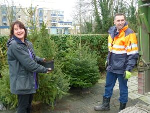 Kerstboom gered van de vuilnisman