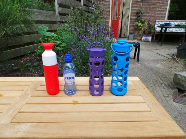 Hoe kies je een duurzame fles (die lekker drinkt en veilig is)?